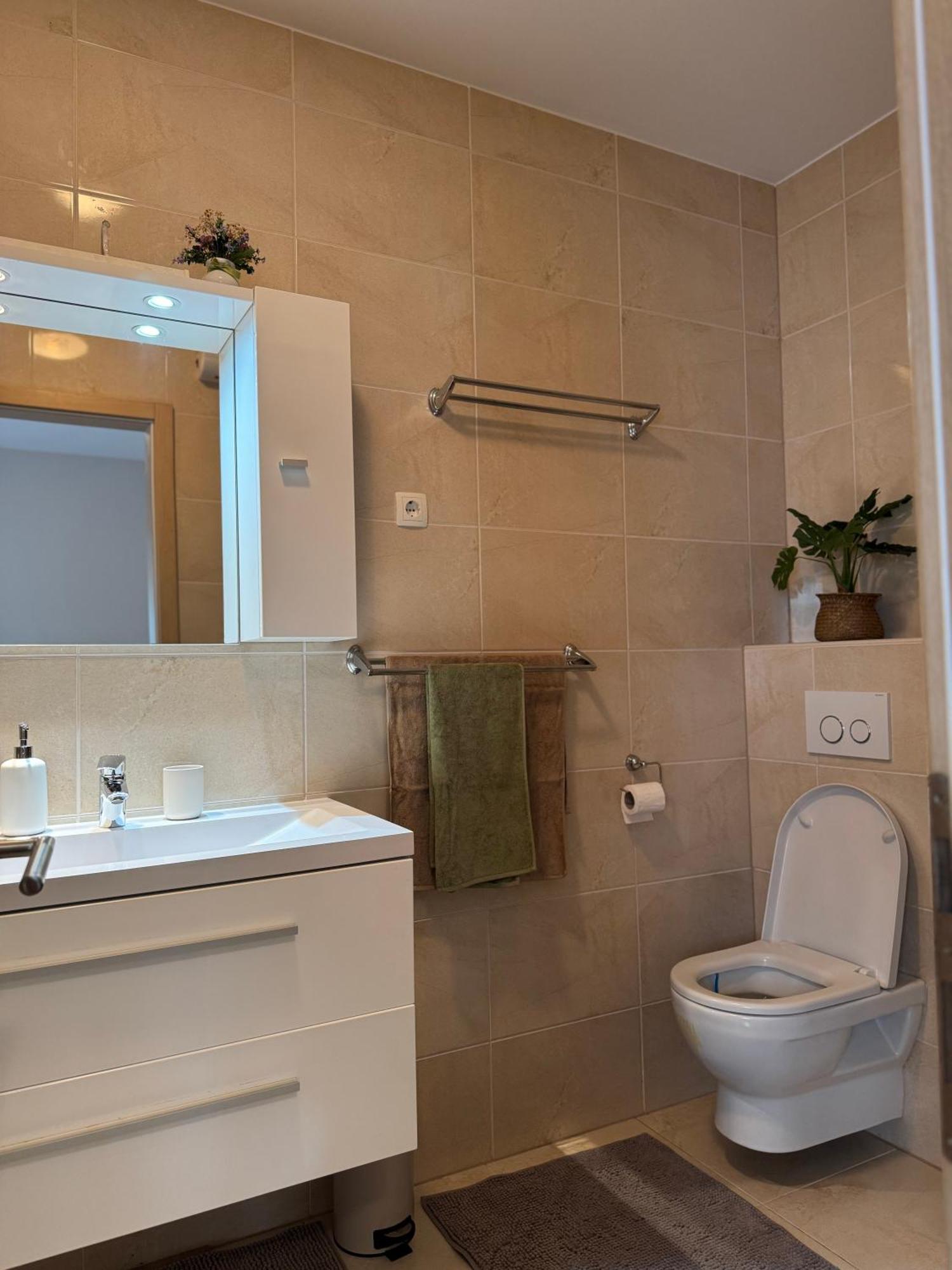 Apartment Tri Sunca 바스카보다 외부 사진